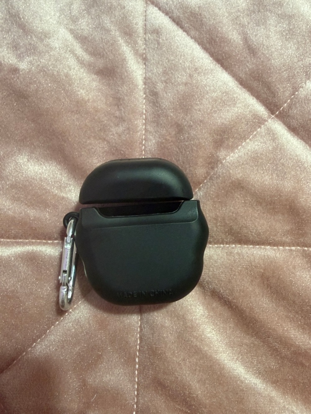 Pink Lips Silicone AirPods Case with Carabiner - Picture 2 of 3